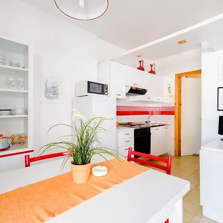 A 20mt Dal Mare Con Piscina Condominiale *